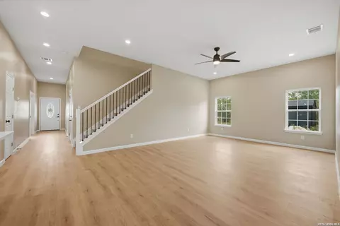111 County Road 2660, Devine, TX 78016 photo 17