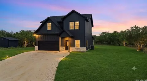 111 County Road 2660, Devine, TX 78016