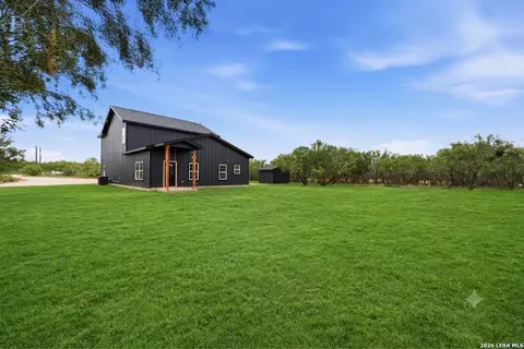 111 County Road 2660, Devine, TX 78016 photo 60