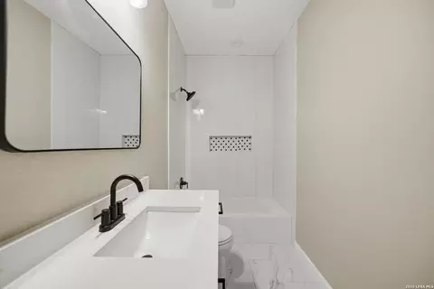 111 County Road 2660, Devine, TX 78016 photo 41