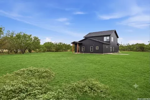 111 County Road 2660, Devine, TX 78016 photo 54