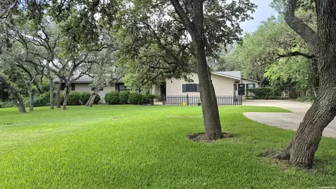 100 Fleetwood Dr, Hollywood Park, TX 78232