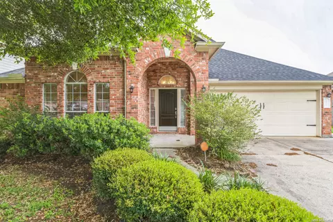 3005 Gardencrest Ln, Dickinson, TX 77539