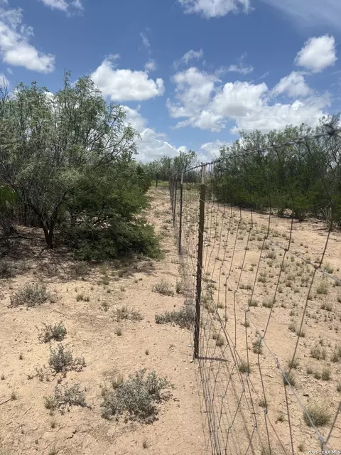 501 Moonlight Trl, Eagle Pass, TX 78852 photo 7