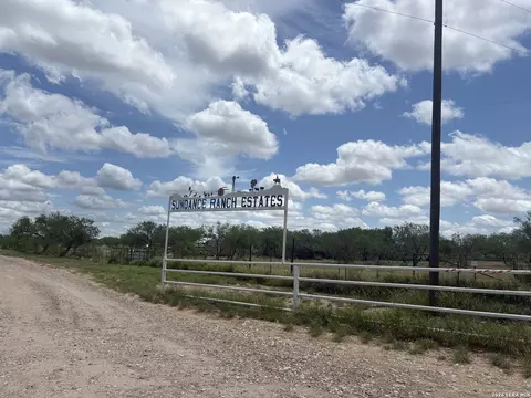 501 Moonlight Trl, Eagle Pass, TX 78852 photo 9