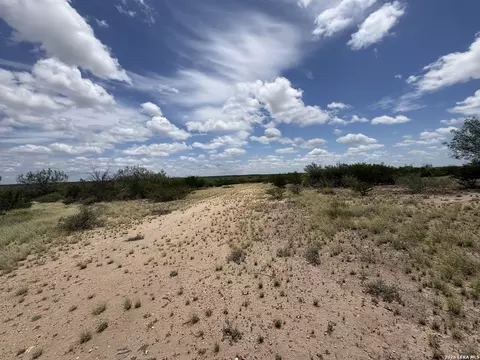 501 Moonlight Trl, Eagle Pass, TX 78852 photo 5