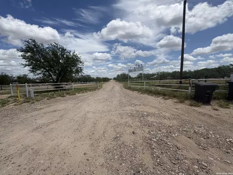 501 Moonlight Trl, Eagle Pass, TX 78852 photo 11
