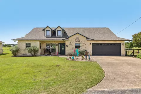 308 Wood View Cir, Bandera, TX 78003