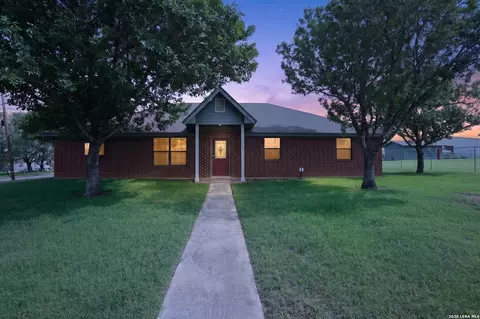 1014 Avenue I, Poteet, TX 78065