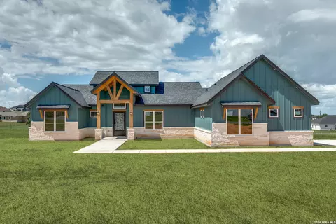 157 Estates Dr, La Vernia, TX 78121