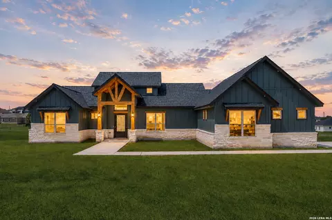 157 Estates Dr, La Vernia, TX 78121