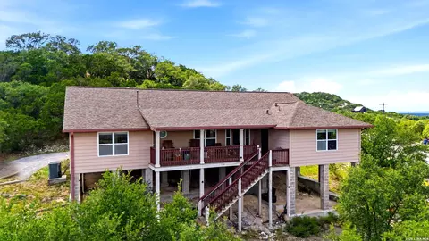 327 Lakeridge Loop, Lakehills, TX 78063