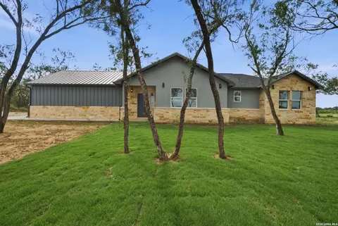 157 Sylashayes Loop, Pleasanton, TX 78064