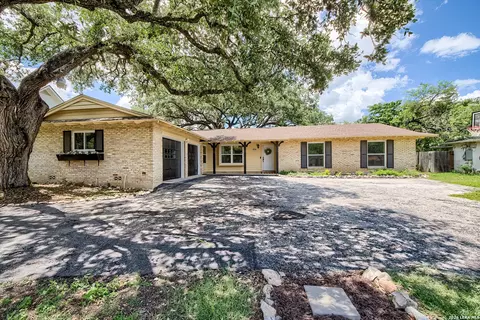 1111 Grey Oak Dr, San Antonio, TX 78213