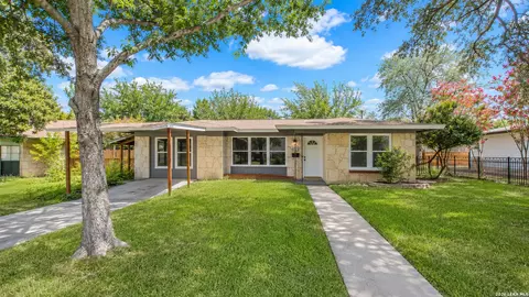 323 Maplewood Ln, San Antonio, TX 78216