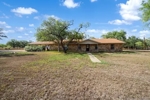 82 Pulliam Dr, Pleasanton, TX 78064