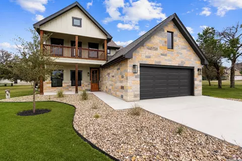 181 Deerwood Cir, Bandera, TX 78003