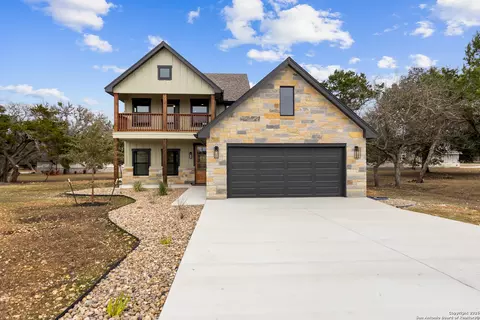 181 Deerwood Cir, Bandera, TX 78003