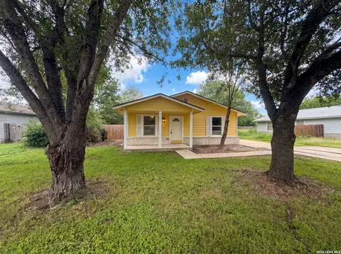 721 Roosevelt Dr, Seguin, TX 78155