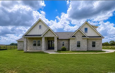 9671 Crow Ln, Adkins, TX 78101