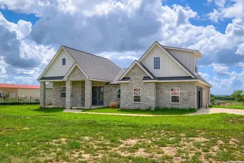 9671 Crow Ln, Adkins, TX 78101