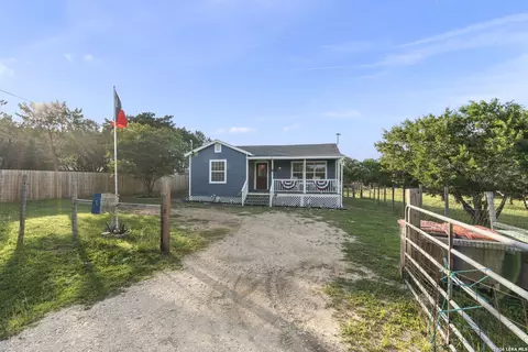 1283 Rocky Creek Dr, Canyon Lake, TX 78133