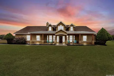 300 Rose Meadow Dr, La Vernia, TX 78121
