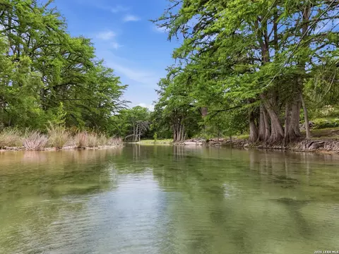 View/Area - 1260 Magers, Concan, TX 78801 photo 3 of 11