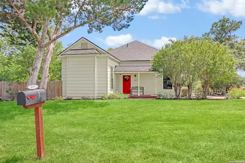 605 E Donegan, Seguin, TX 78155