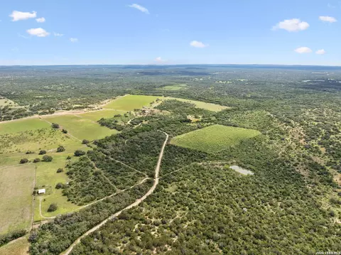 547 County Road 3401, Hondo, TX 78861