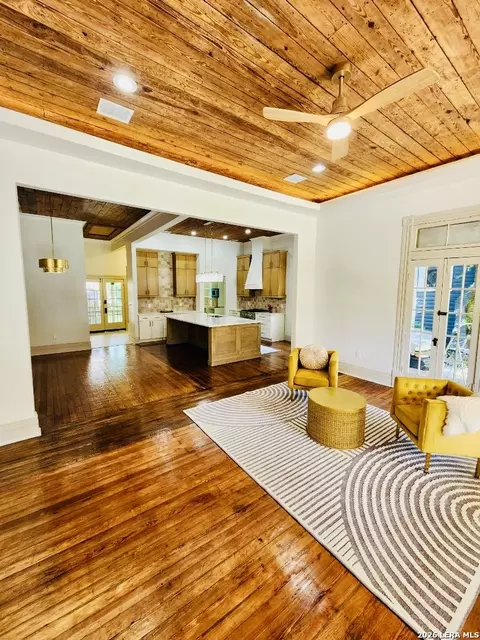 824 N Pine St, San Antonio, TX 78202