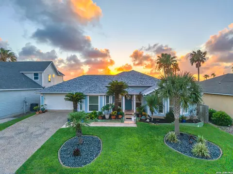 126 Sea View Dr, Aransas Pass, TX 78336