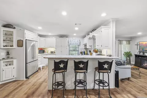 Kitchen - 139 Eickenroht Rd, Ingram, TX 78025 photo 1 of 3