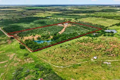 622 County Road 460, Stockdale, TX 78160