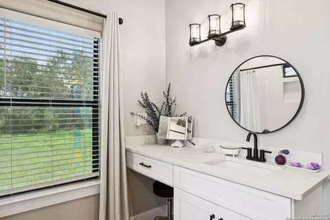 Bath - 177 E Short Meadow Dr, Lytle, TX 78052 photo 4 of 10
