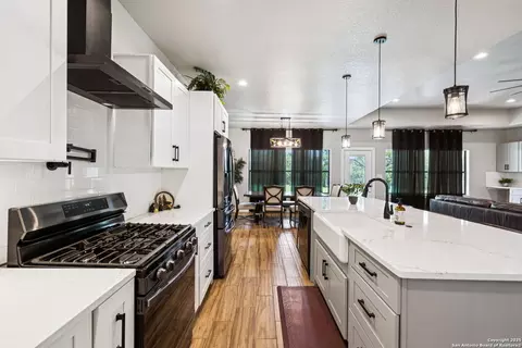 Kitchen - 177 E Short Meadow Dr, Lytle, TX 78052 photo 4 of 7