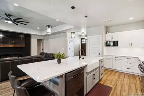 Kitchen - 177 E Short Meadow Dr, Lytle, TX 78052 photo 7 of 7