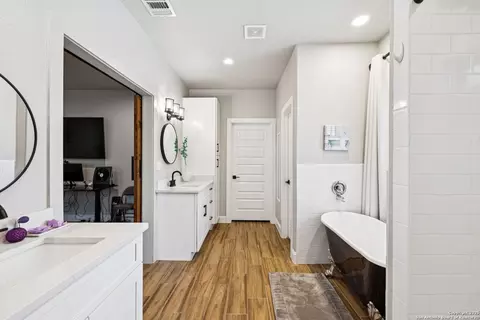 Bath - 177 E Short Meadow Dr, Lytle, TX 78052 photo 2 of 10