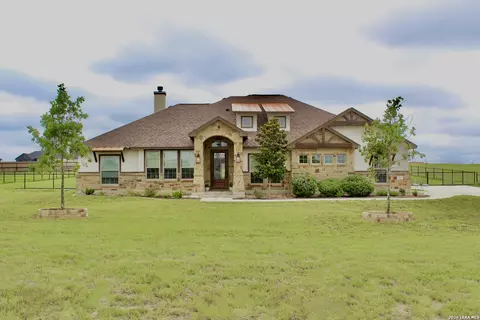 121 Valley Vew Dr, La Vernia, TX 78121