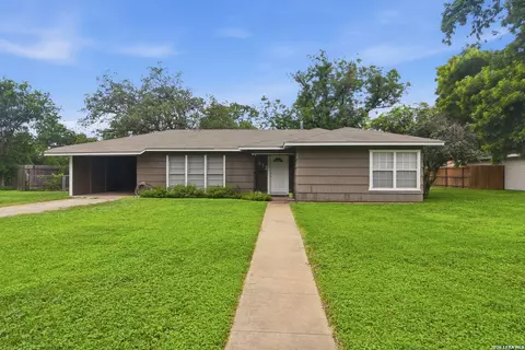812 Cherry, Uvalde, TX 78801