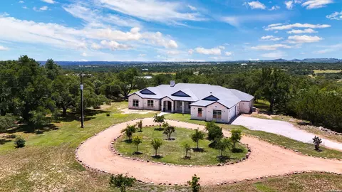 967 Crystal Mountain Dr, Round Mountain, TX 78663
