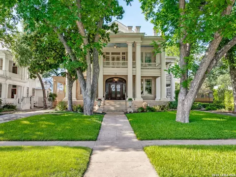 125 W Agarita Ave, San Antonio, TX 78212