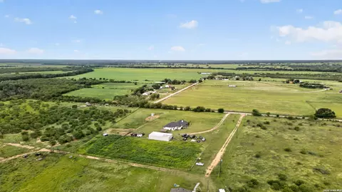 View/Area - 965 County Road 7611, Devine, TX 78016 photo 9 of 17