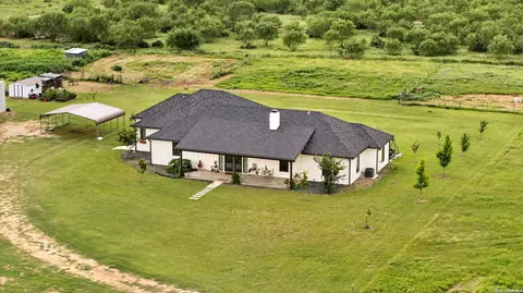 965 County Road 7611, Devine, TX 78016