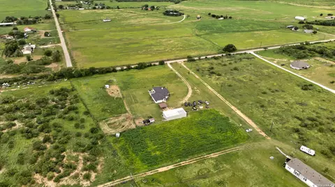 View/Area - 965 County Road 7611, Devine, TX 78016 photo 10 of 17