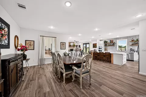Dining - 965 County Road 7611, Devine, TX 78016 photo 2 of 2