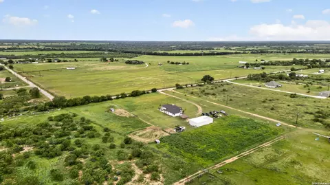 View/Area - 965 County Road 7611, Devine, TX 78016 photo 7 of 17