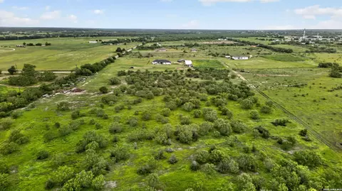 View/Area - 965 County Road 7611, Devine, TX 78016 photo 16 of 17