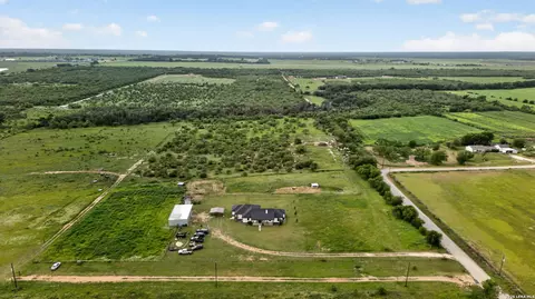 View/Area - 965 County Road 7611, Devine, TX 78016 photo 12 of 17