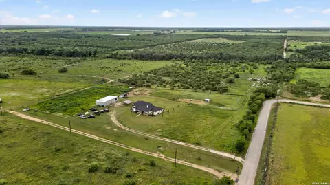View/Area - 965 County Road 7611, Devine, TX 78016 photo 11 of 17